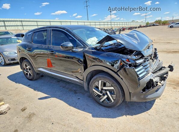 3N8AP6CA5SL319038 2025 NISSAN KICKS Черный Передняя правая четверть