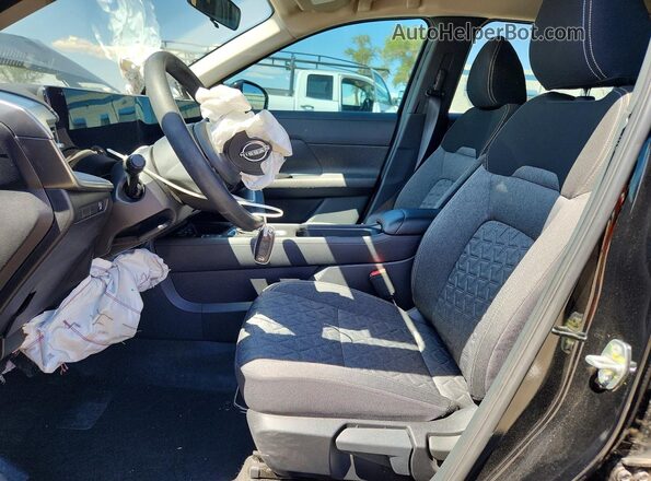 3N8AP6CA5SL319038 2025 NISSAN KICKS Черный Вид салона спереди