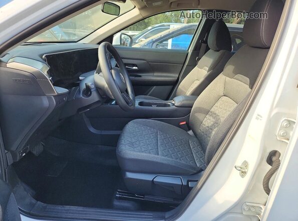 3N8AP6CA7SL423126 2025 NISSAN KICKS White Вид салону спереду