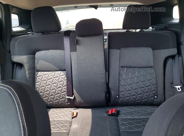 3N8AP6CA8SL329269 2025 NISSAN KICKS White Vista de los asientos traseros