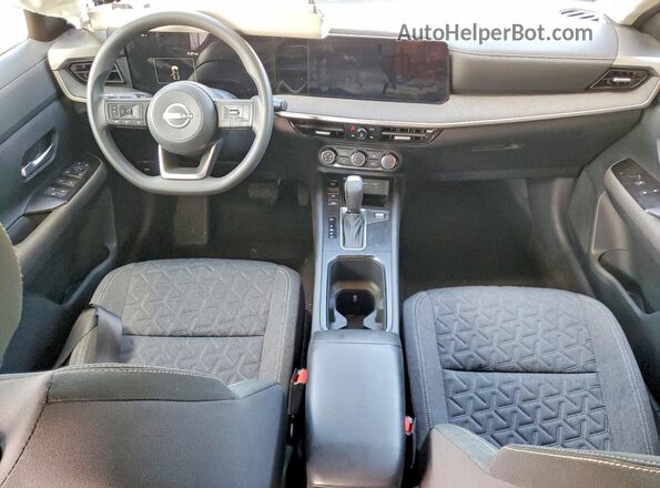 3N8AP6CAXSL381941 2025 NISSAN KICKS Серебряный Вид панели приборов
