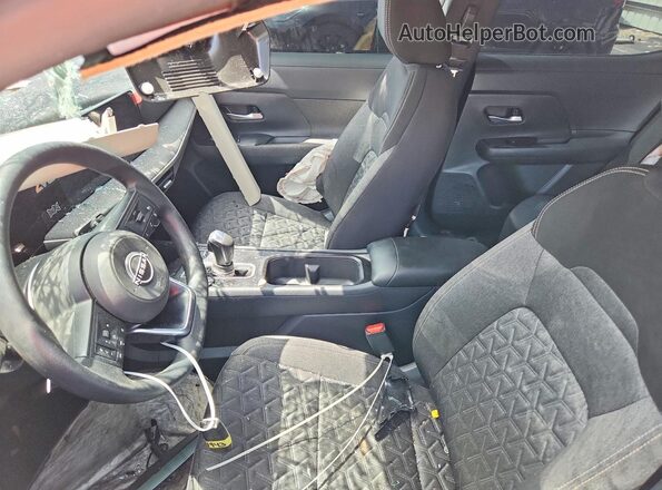 3N8AP6CAXSL437523 2025 NISSAN KICKS White Widok wnętrza z przodu