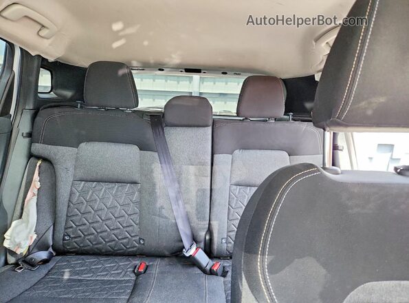 3N8AP6CAXSL437523 2025 NISSAN KICKS White Widok tylnych siedzeń