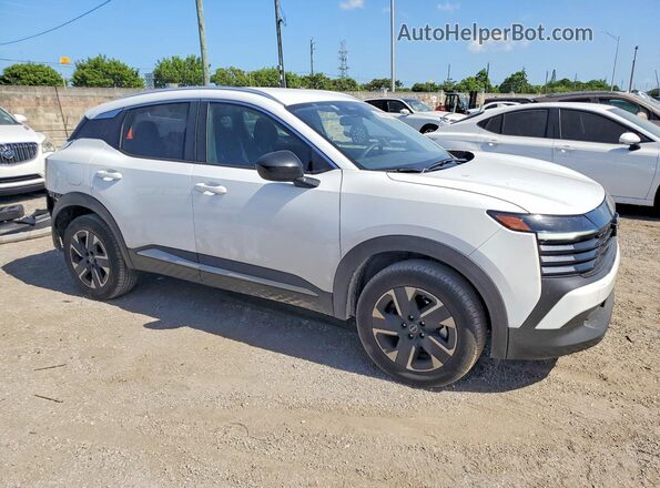 3N8AP6CB0TL363202 2026 NISSAN KICKS Белый Передняя правая четверть