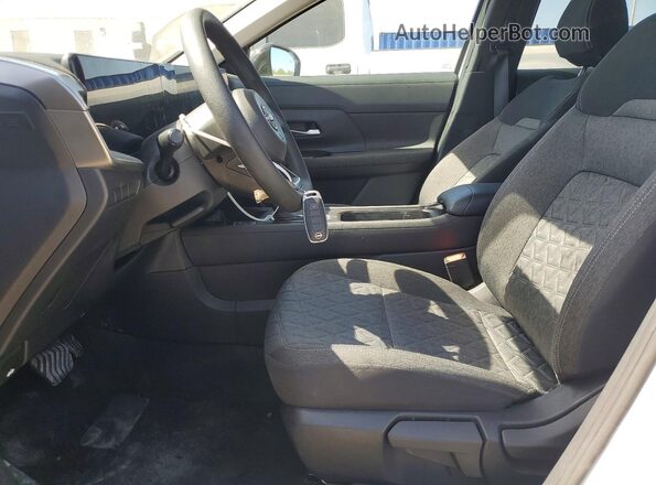 3N8AP6CB0TL363202 2026 NISSAN KICKS Белый Вид салона спереди