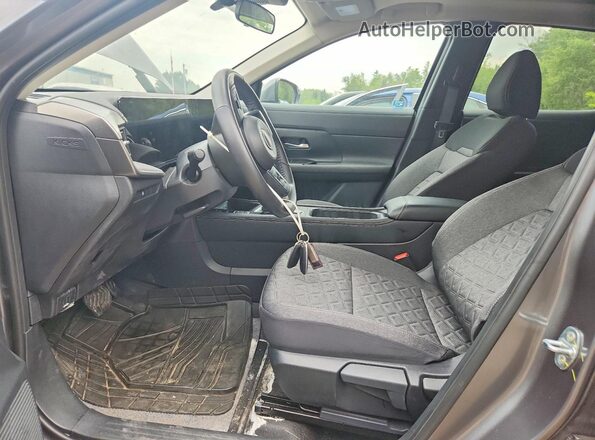 3N8AP6CB1SL421106 2025 NISSAN KICKS Gray Widok wnętrza z przodu