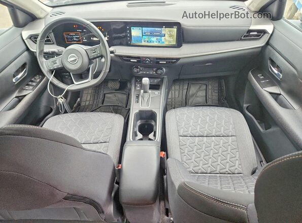 3N8AP6CB1SL421106 2025 NISSAN KICKS Gray Widok deski rozdzielczej