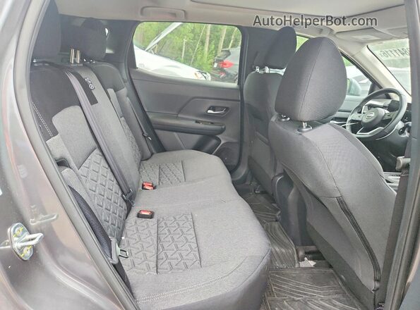 3N8AP6CB1SL421106 2025 NISSAN KICKS Gray Widok wnętrza z tyłu