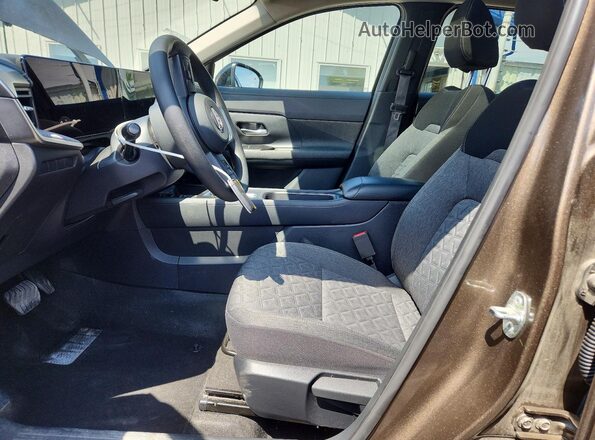 3N8AP6CB1TL362785 2026 NISSAN KICKS Коричневый Вид салона спереди