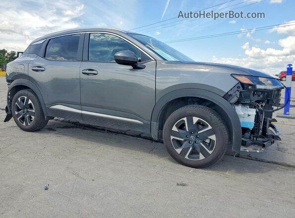 3N8AP6CB2SL408932 2025 NISSAN KICKS Серый Передняя правая четверть