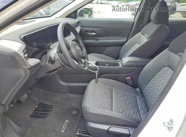 3N8AP6CB3TL372301 2026 NISSAN KICKS White Vista interior delantera