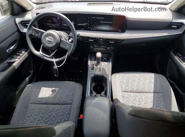 3N8AP6CB3TL372301 2026 NISSAN KICKS White Vista del salpicadero