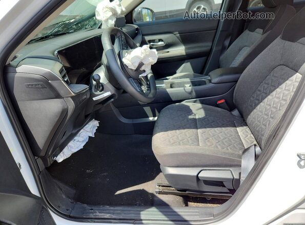 3N8AP6CB5TL374115 2026 NISSAN KICKS White Vista interior delantera