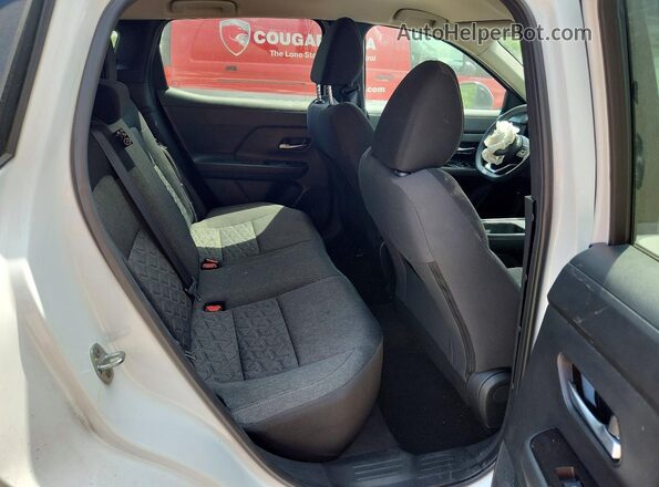 3N8AP6CB5TL374115 2026 NISSAN KICKS White Vista de los asientos traseros