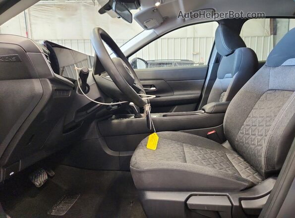 3N8AP6CB7TL366307 2026 NISSAN KICKS Gray Vista interior delantera