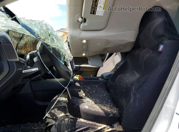 3N8AP6CB7TL409818 2026 NISSAN KICKS White Вид салону спереду