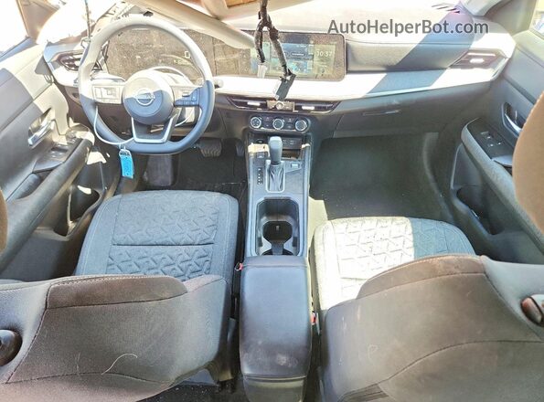 3N8AP6CB8SL376259 2025 NISSAN KICKS Red Вид панелі приладів