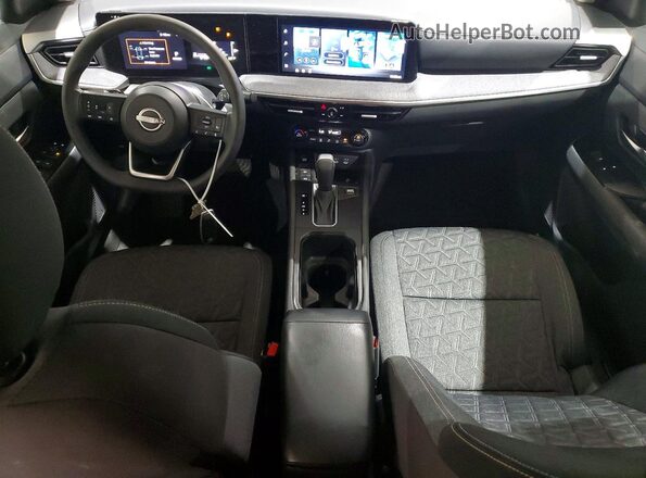 3N8AP6CB9TL388468 2026 NISSAN KICKS Серый Вид панели приборов