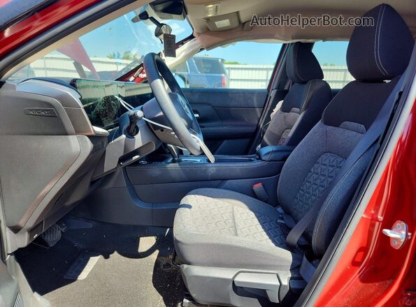 3N8AP6CBXSL330321 2025 NISSAN KICKS Бордовый Вид салона спереди