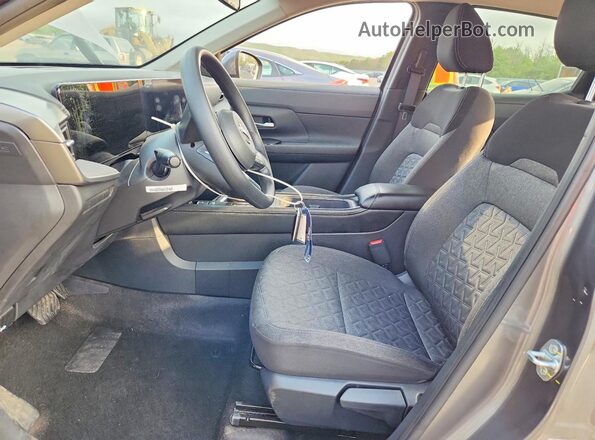 3N8AP6CBXSL416292 2025 NISSAN KICKS Gray წინა სალონის ხედი