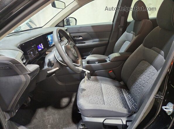 3N8AP6CBXTL385725 2026 NISSAN KICKS Черный Вид салона спереди