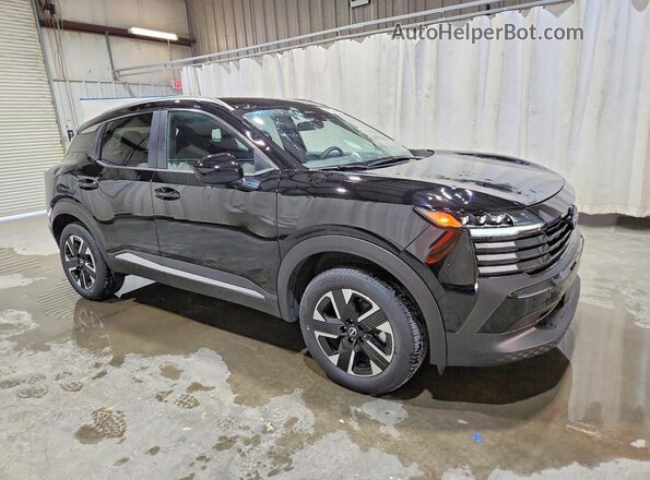 3N8AP6CBXTL385725 2026 NISSAN KICKS Черный Передняя правая четверть