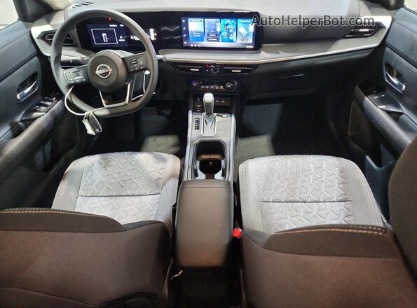 3N8AP6CBXTL385725 2026 NISSAN KICKS Черный Вид панели приборов