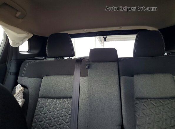 3N8AP6CE1TL384831 2026 NISSAN KICKS Gray Rear seats view