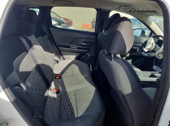 3N8AP6CE9TL399271 2026 NISSAN KICKS White Սալոնի հետևի տեսք