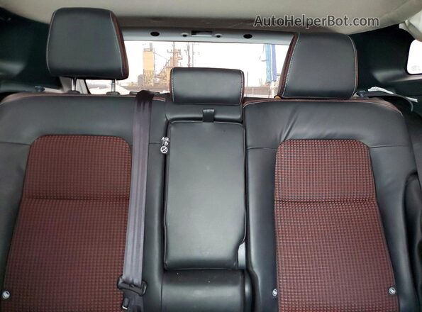 3N8AP6DA1SL327958 2025 NISSAN KICKS White Vista de los asientos traseros