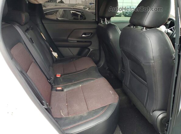 3N8AP6DA1SL327958 2025 NISSAN KICKS White Vista interior trasera