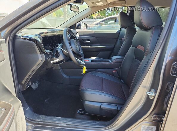 3N8AP6DA1TL383612 2026 NISSAN KICKS Gray Вид салону спереду