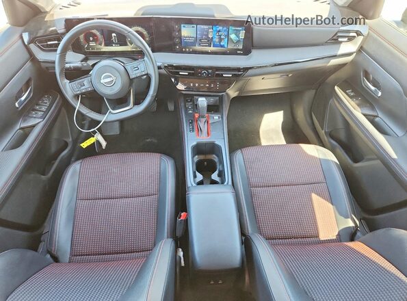 3N8AP6DA1TL383612 2026 NISSAN KICKS Gray Вид панелі приладів