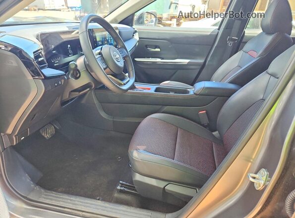 3N8AP6DA3TL393221 2026 NISSAN KICKS Gray Սալոնի դիմացի տեսք