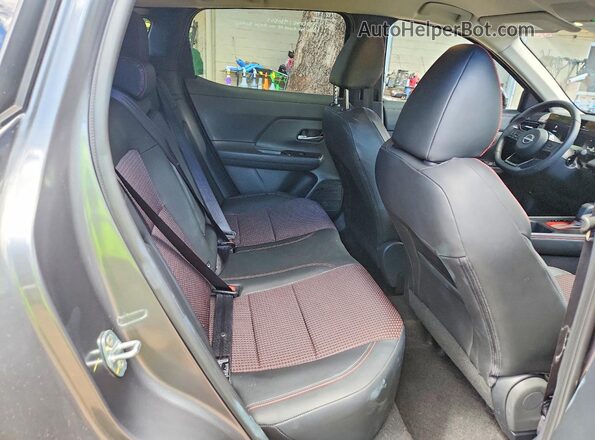 3N8AP6DA3TL393221 2026 NISSAN KICKS Gray Հետևի նստատեղերի տեսք