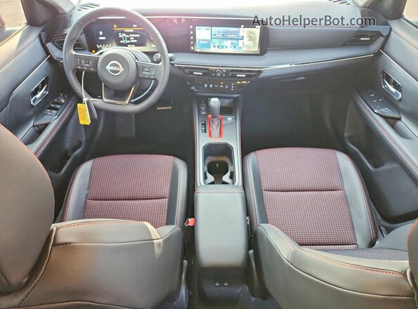 3N8AP6DA4SL382775 2025 NISSAN KICKS Red Vista del salpicadero