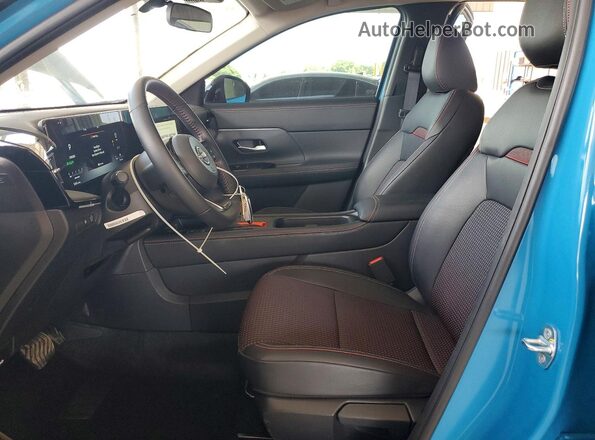 3N8AP6DA5SL442563 2025 NISSAN KICKS Синий Вид салона спереди