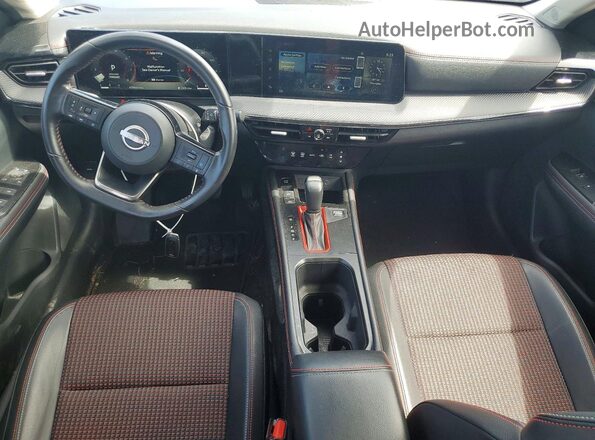 3N8AP6DA7SL302949 2025 NISSAN KICKS Синий Вид панели приборов