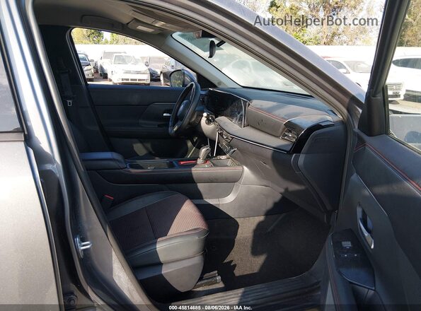 3N8AP6DA8SL371651 2025 NISSAN KICKS Gray Widok wnętrza z przodu