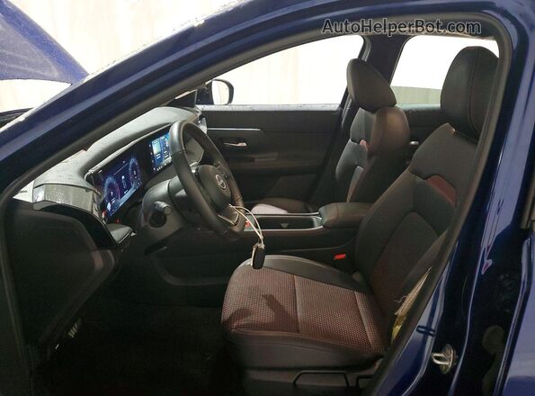 3N8AP6DA9TL381574 2026 NISSAN KICKS Синий Вид салона спереди