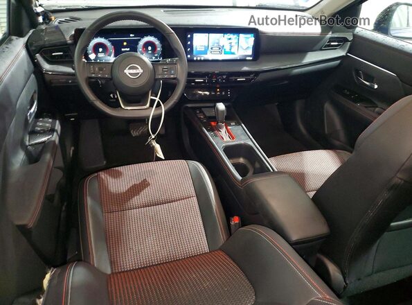3N8AP6DA9TL381574 2026 NISSAN KICKS Синий Вид панели приборов