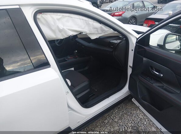 3N8AP6DB0SL345005 2025 NISSAN KICKS Белый Вид салона спереди