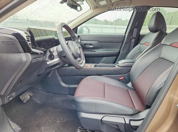 3N8AP6DB1TL387068 2026 NISSAN KICKS Желто-коричневый Вид салона спереди