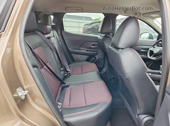3N8AP6DB1TL387068 2026 NISSAN KICKS Желто-коричневый Вид задней части салона
