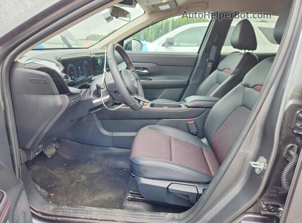 3N8AP6DB9TL388050 2026 NISSAN KICKS Серый Вид салона спереди