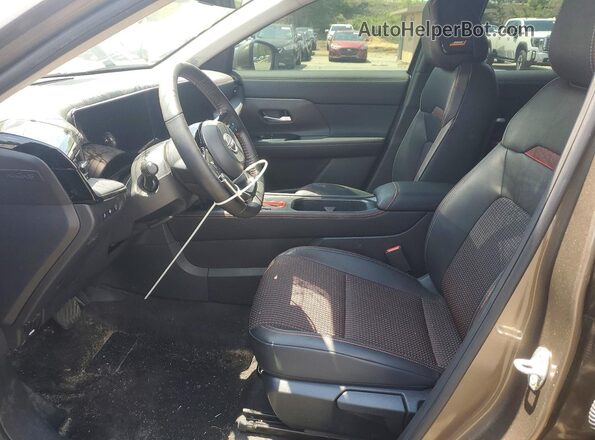 3N8AP6DC4SL363788 2025 NISSAN KICKS Brown Vista interior delantera