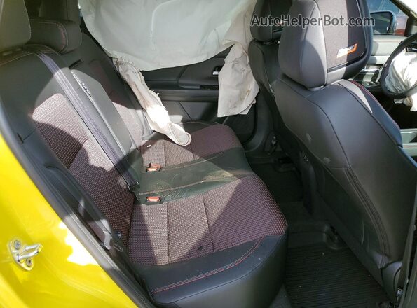 3N8AP6DC4TL371178 2026 NISSAN KICKS Yellow Vista de los asientos traseros