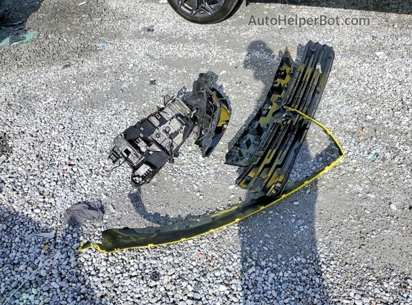 3N8AP6DC4TL371178 2026 NISSAN KICKS Yellow Vista del compartimento del motor