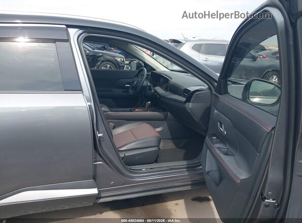 3N8AP6DC6SL359435 2025 NISSAN KICKS Gray Front interior view