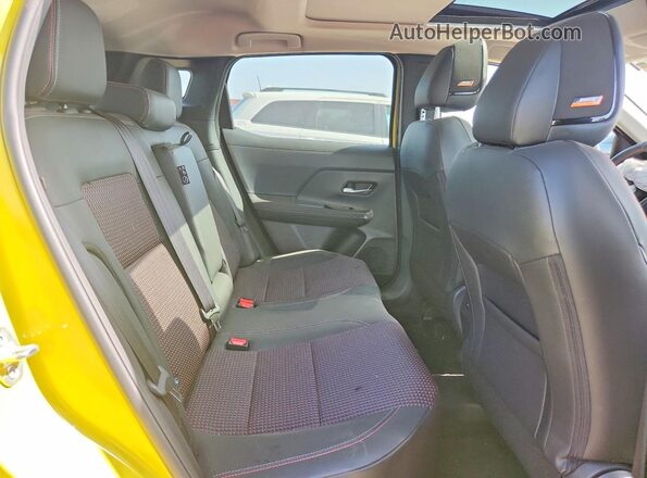 3N8AP6DD0SL436390 2025 NISSAN KICKS Yellow Widok tylnych siedzeń